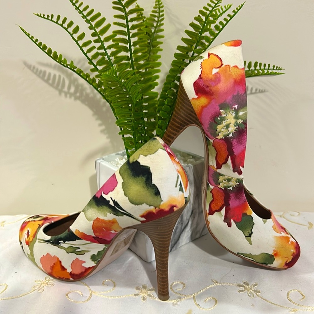 Spring into Flower Power Heels! - Picture 2 of 3